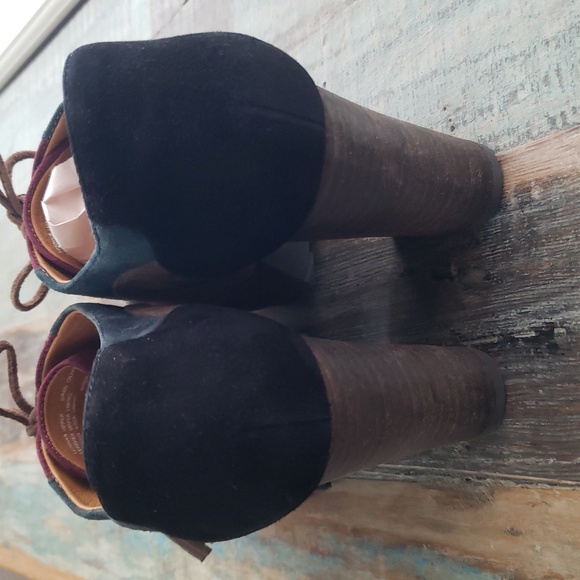 Earthies Suede Platforms 6.5B - Picture 8 of 9